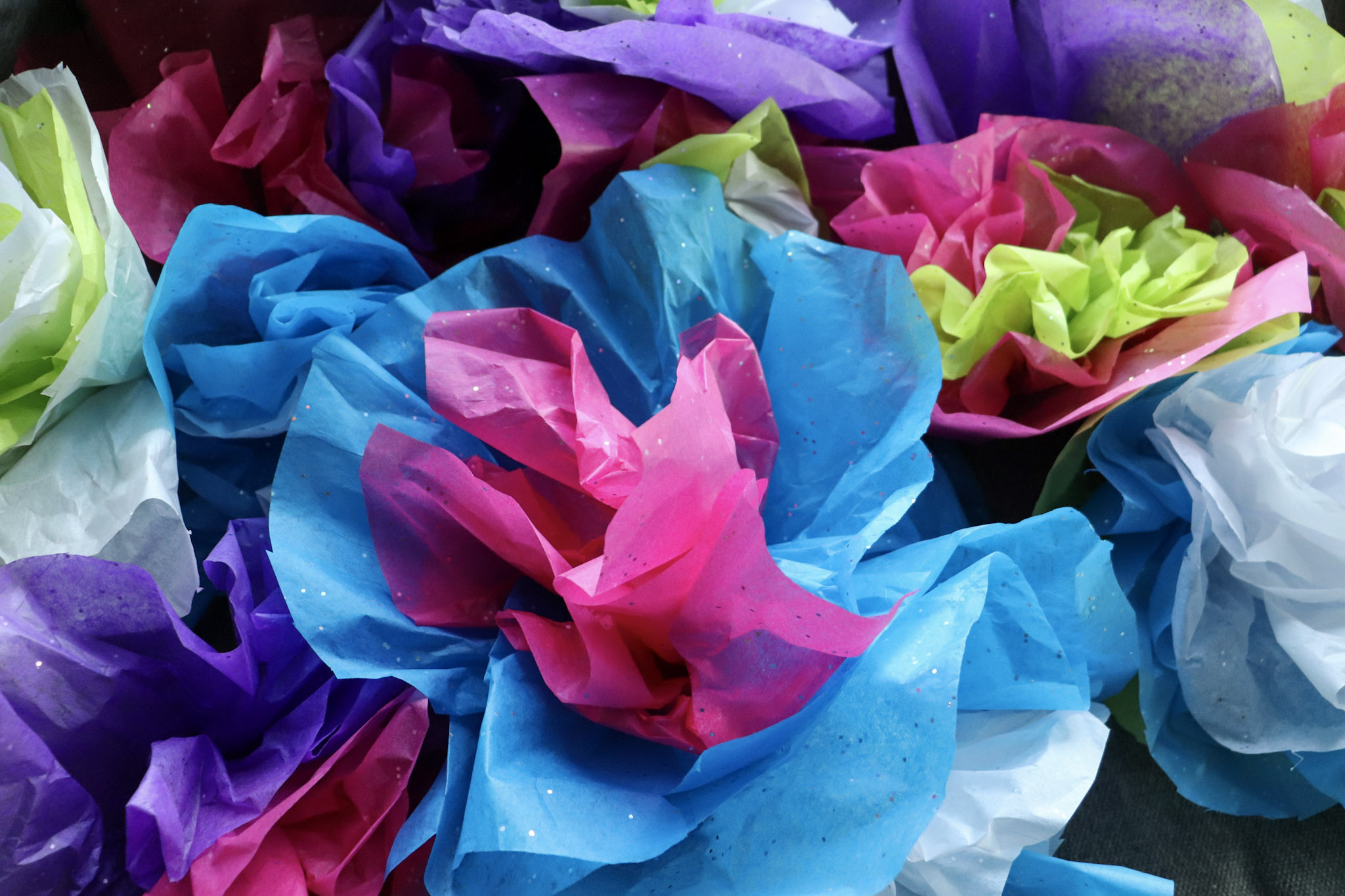 How to Make Flowers Out of Tissue Paper, Tissue Paper Craft, Tissue Paper Crafts, Giant Flowers out of Tissue Paper, Charlotte Artist, Birthday Party Craft Ideas, Birthday Party Decorations